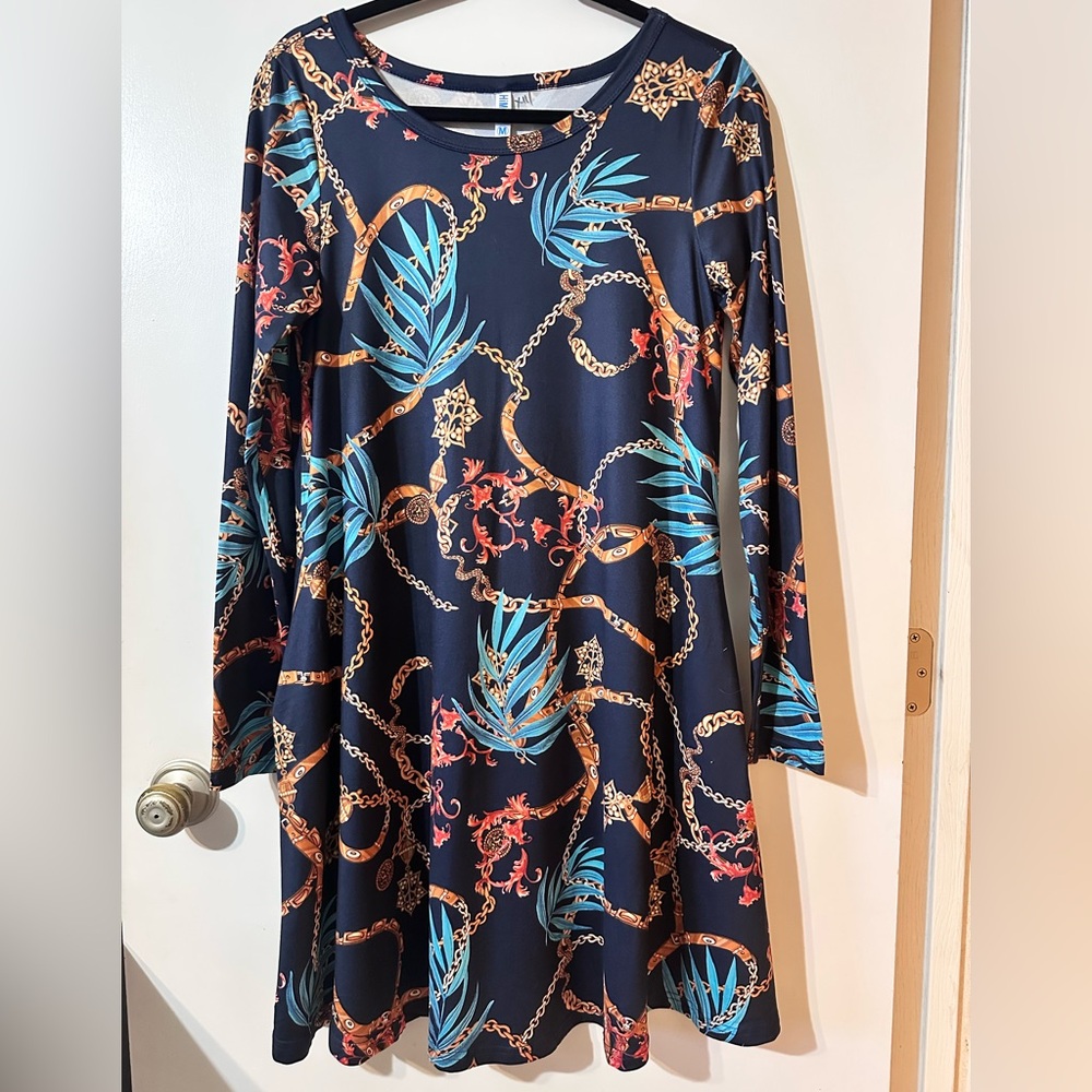 NWT Soft Chain and Leaf Print Long Sleeve Swing Dress with Pockets size M